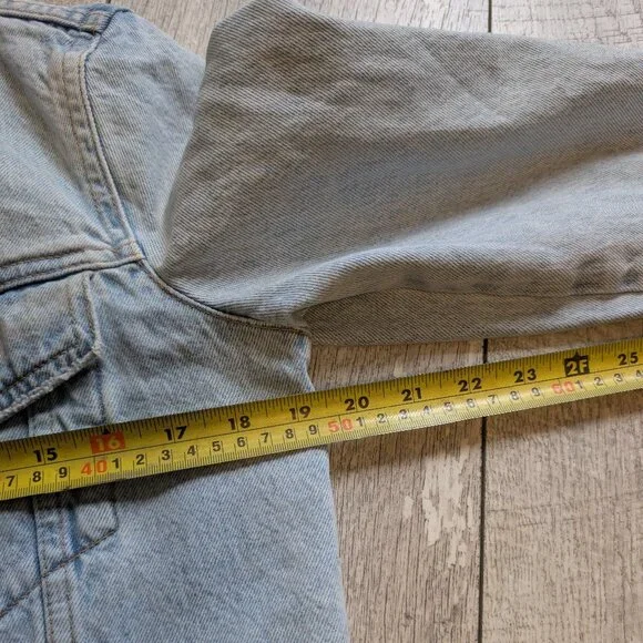 Zara Cropped Distressed Denim Jacket Raw Hem Casual Chic Street Style | Size M - Picture 9 of 11